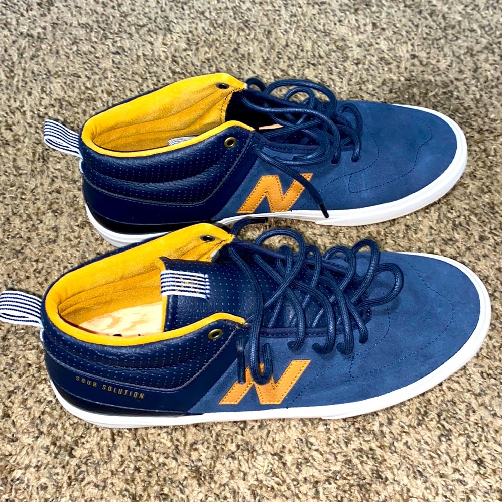 Like New 11.5 Mens New Balance Shoes